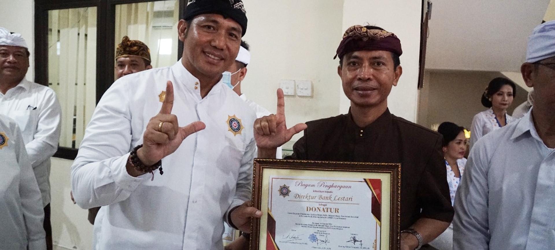 Turut Melaksanakan Pelayanan Umat, Bank Lestari Bali (BPR) Berikan Dukungan pada Upacara Manusa Yadnya yang Diinisiasi PHDI