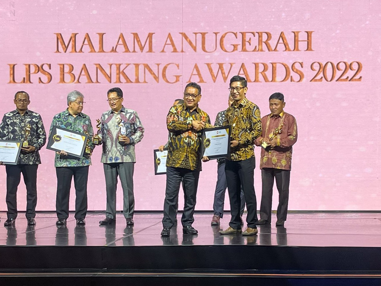 Bank Lestari Bali (BPR), Raih Predikat Bank Teraktif dalam Meningkatkan Literasi Keuangan Masyarakat dalam LPS Banking Award 2022